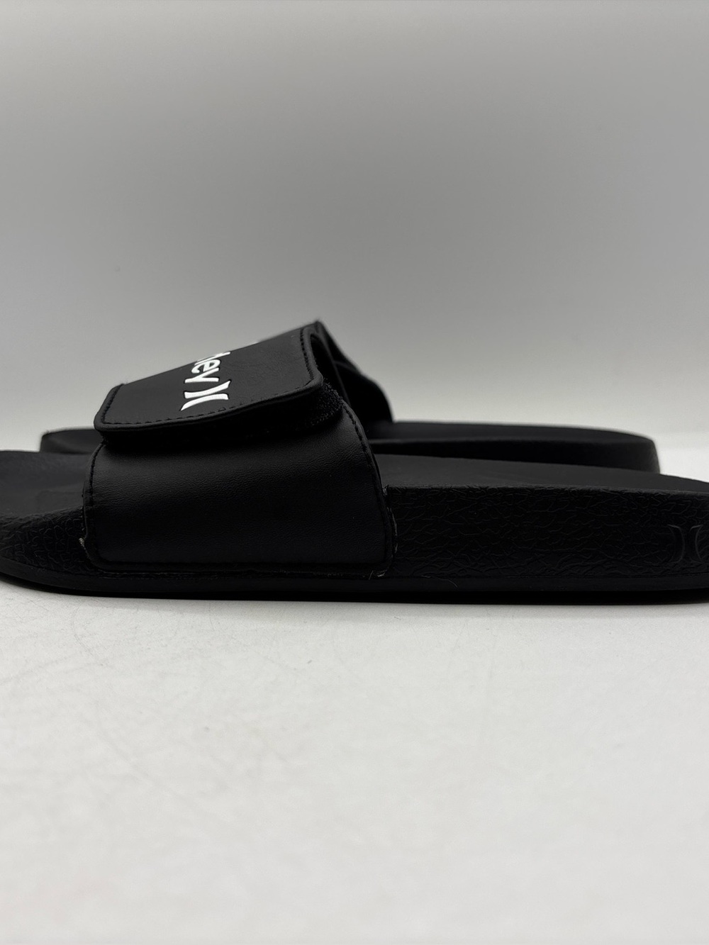 Hurley NAIA-V Sport Slides Black Adjustable Velcro Strap Sandals Youth Size 5